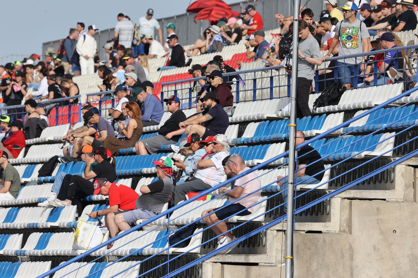 Ambiente del viernes en las gradas del Circuito de Jerez - Ángel Nieto