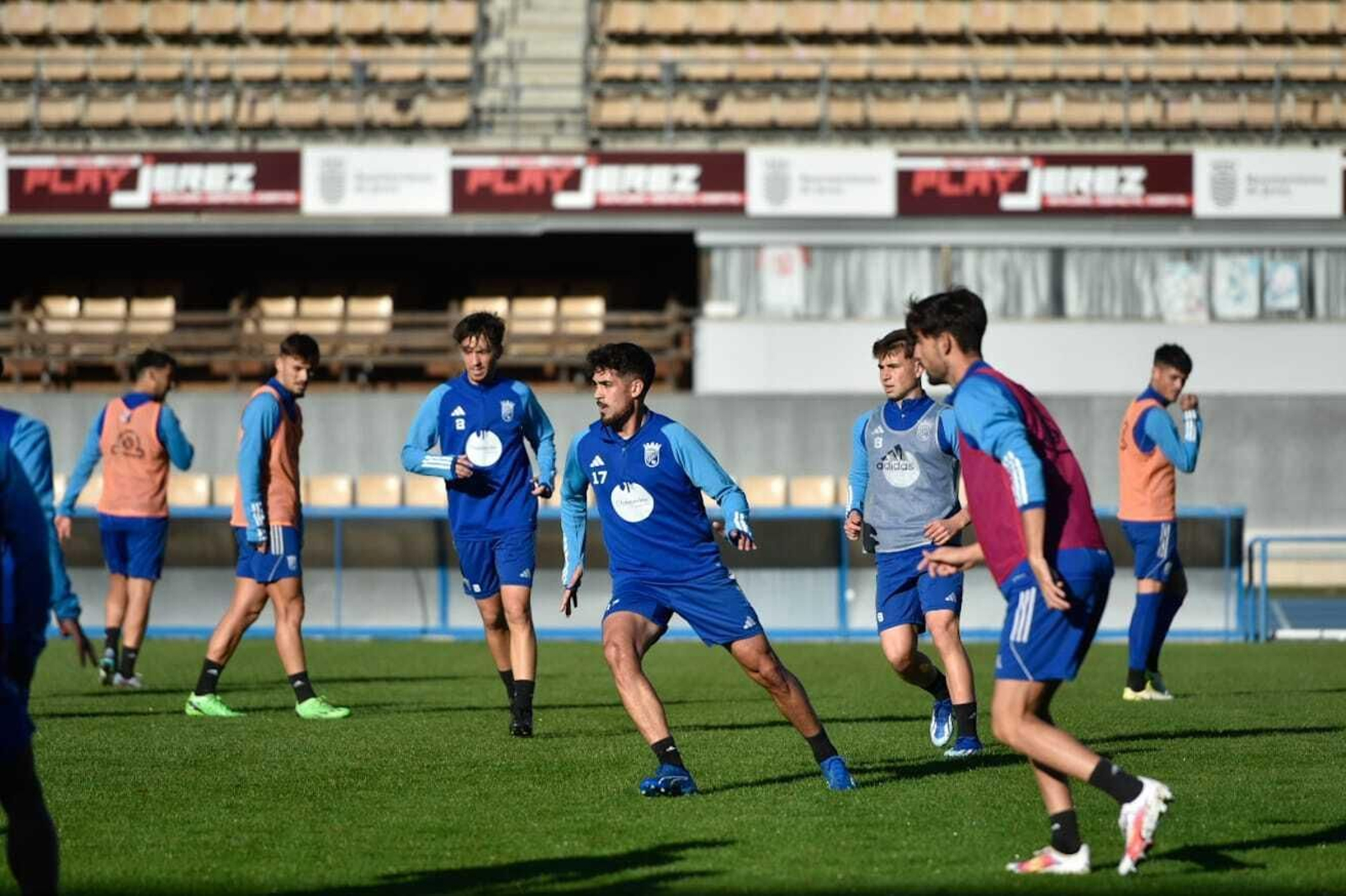Ensayo general del Xerez CD en Chapín antes de recibir al Ciudad de Lucena