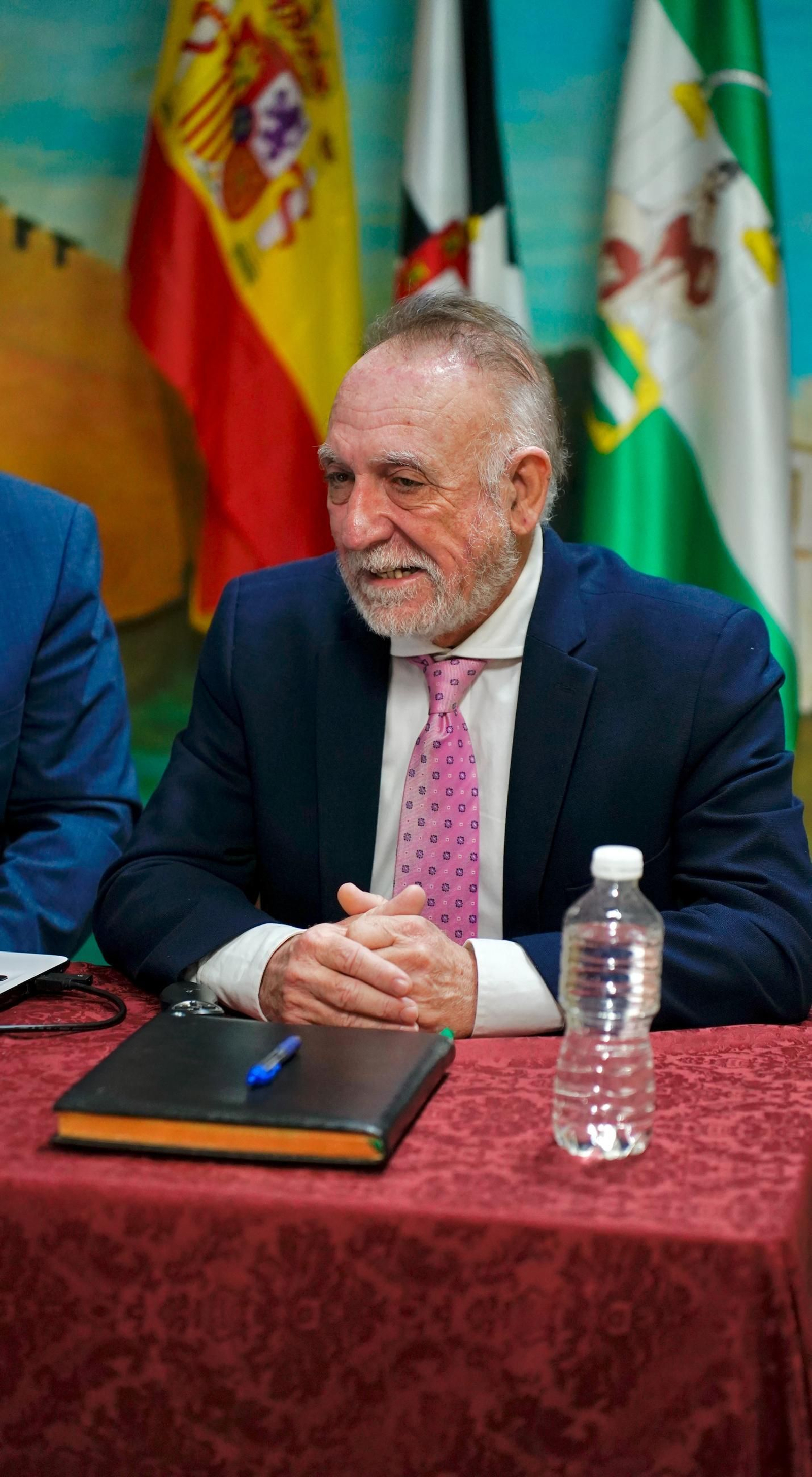 Fotos de la conferencia en Algeciras de Pablo Antonio Fernández sobre los Espacios Marítimos del Estrecho