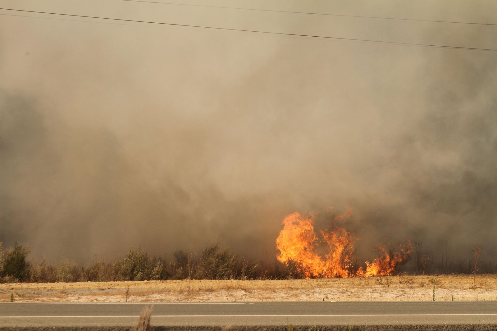 Las imágenes del incendio en Moguer y Mazagón