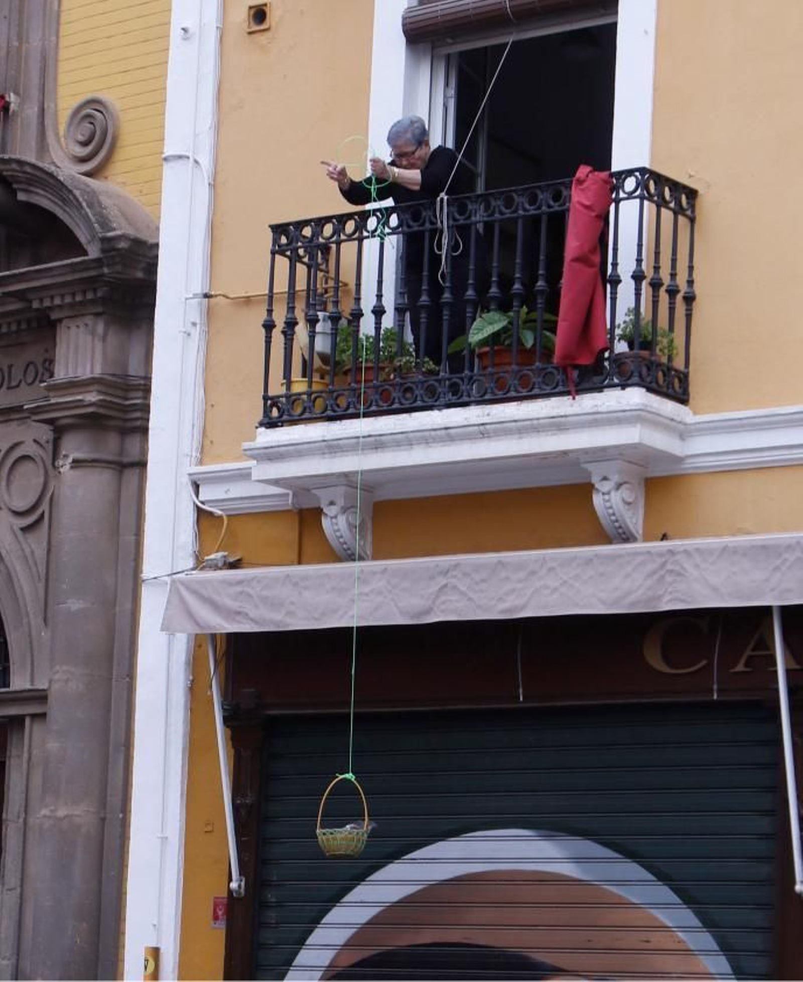Cinco años del confinamiento por el Covid: las mejores fotos de la pandemia en Sevilla