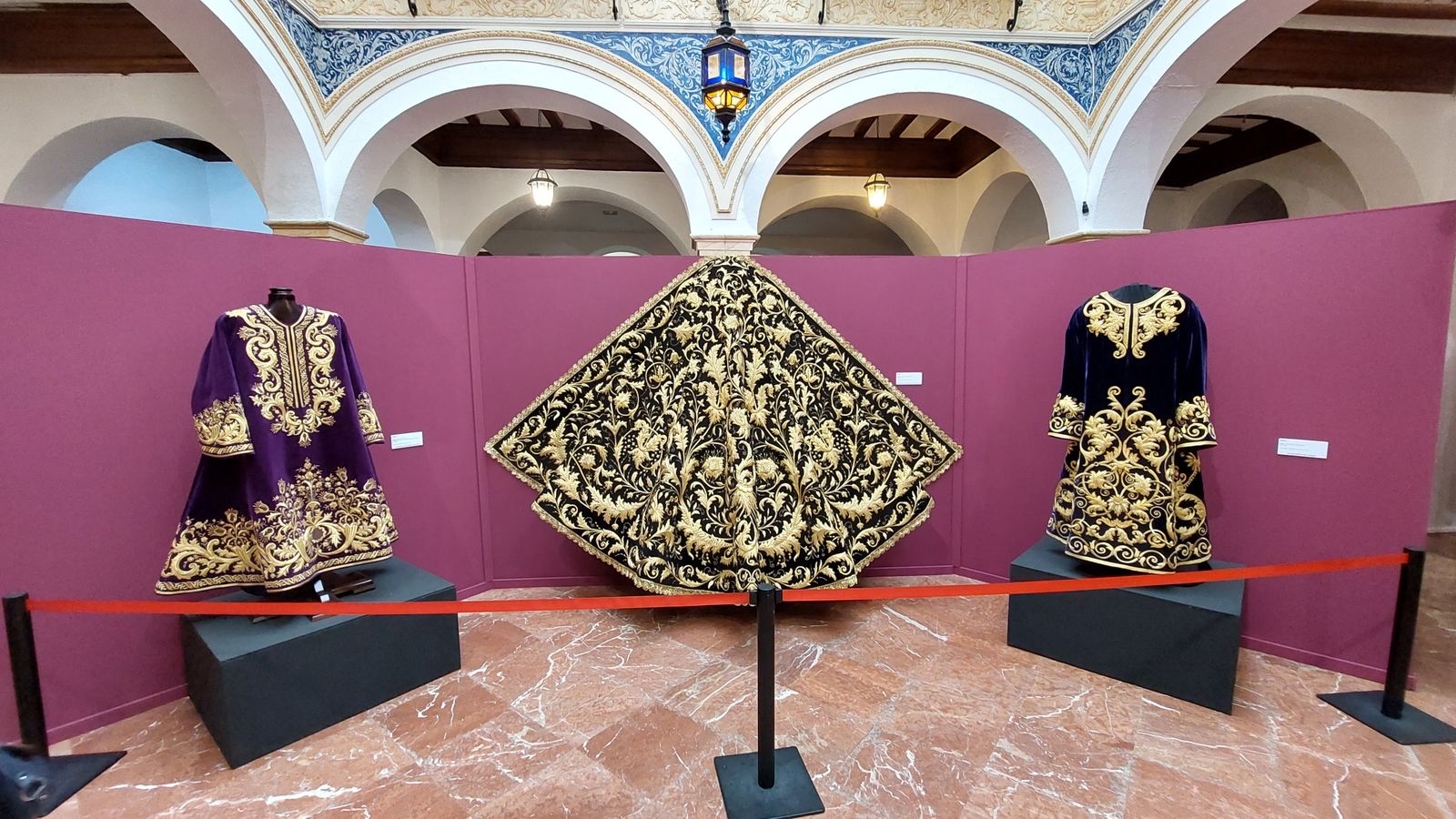 La exposición de estrenos de la Semana Santa, en imágenes