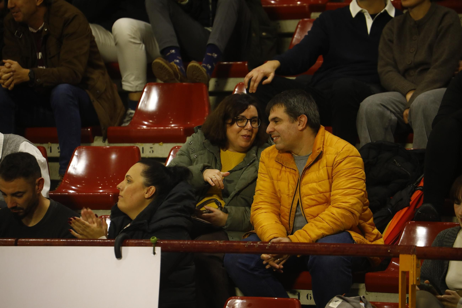 Las mejores fotos del ambiente en Vista Alegre para el Coto Córdoba - Baloncesto Valladolid
