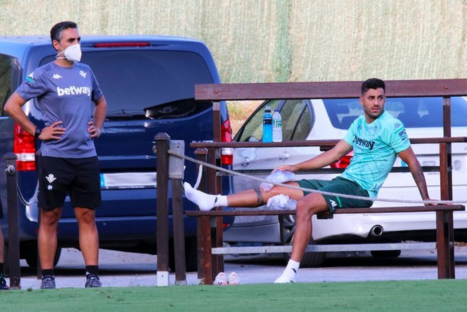 Camarasa, con hielo en su rodilla derecha, en el momento de lesionarse.