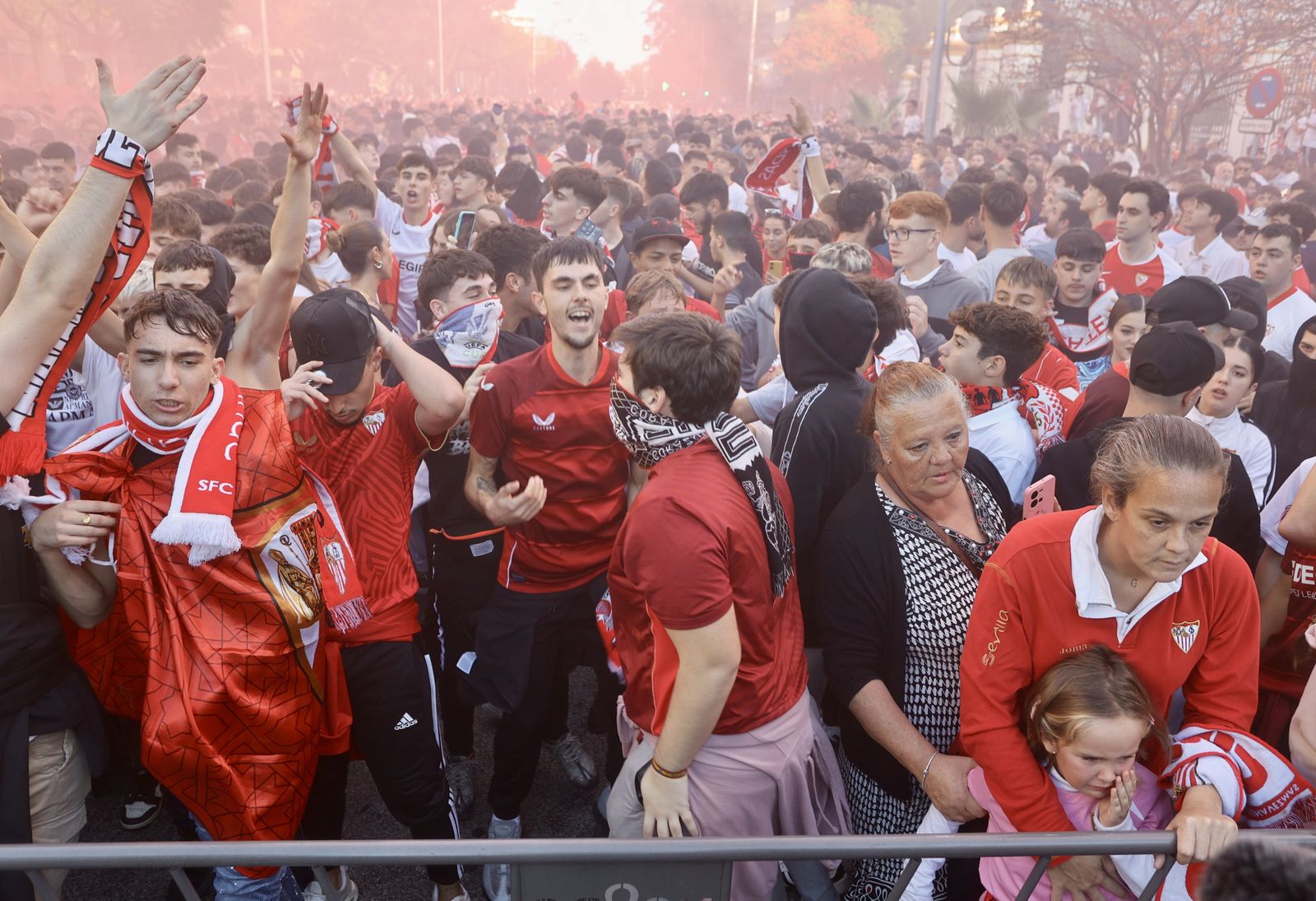 Llegada del Sevilla al Pizjuán