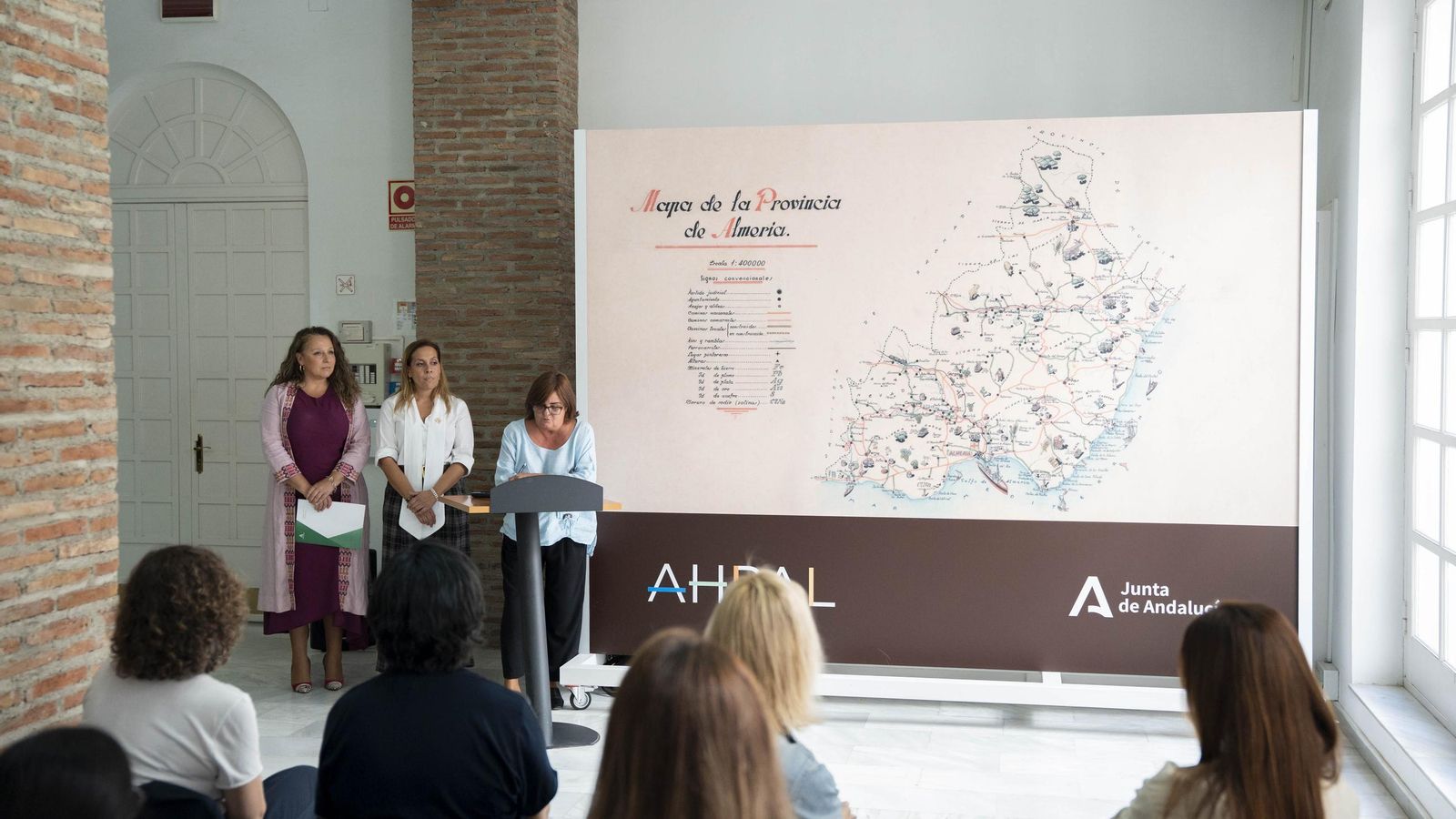 Rebeca Gómez fue la encargada de inaugurar la muestra.