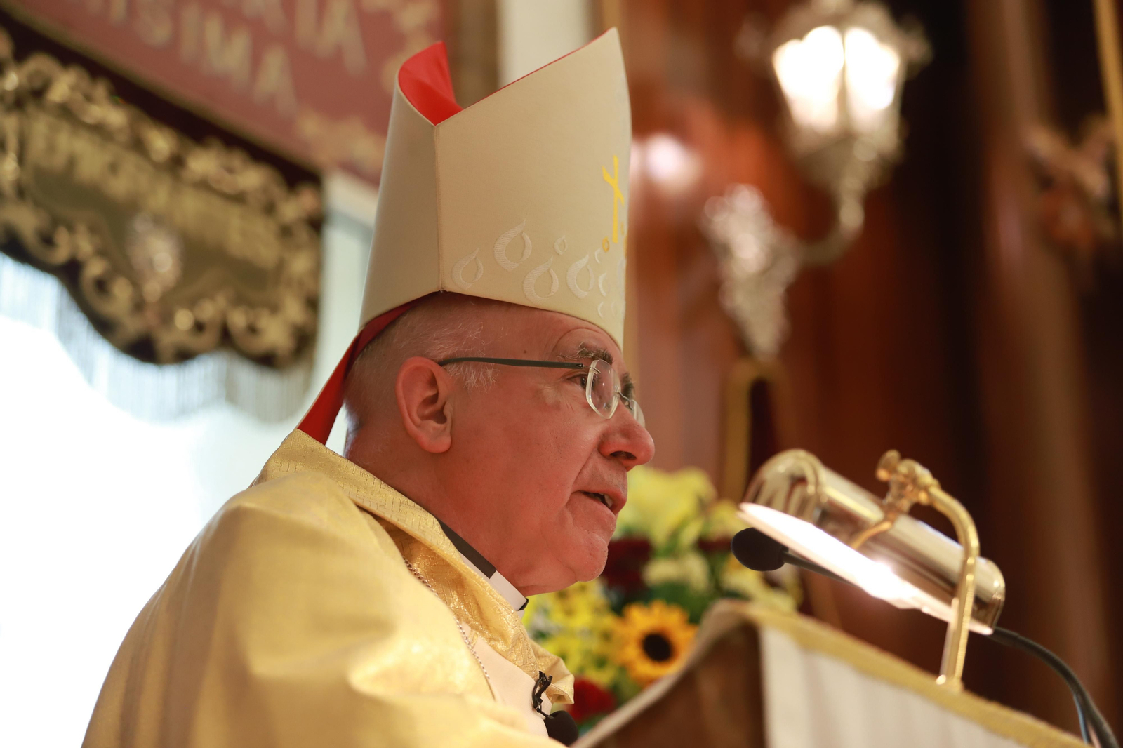 Imágenes de la función principal de Emigrantes, presidida por el obispo de Huelva, José Viaplana Blasco