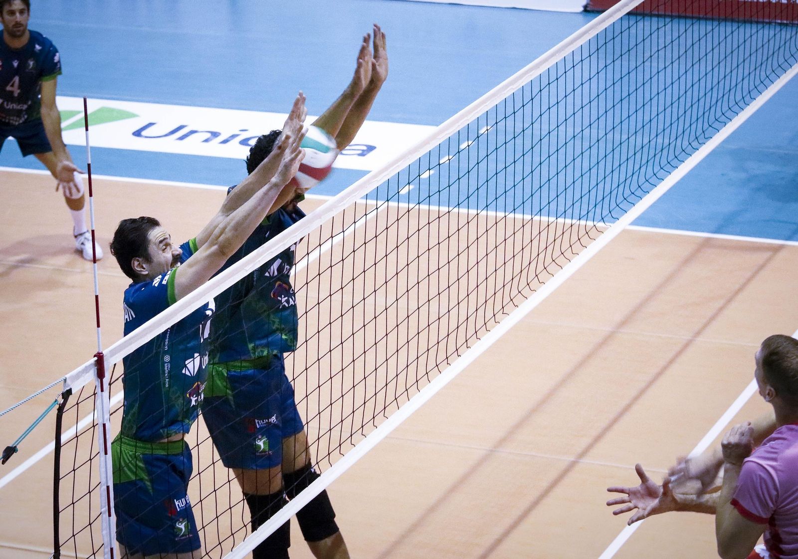 Unicaja Costa de Almería-Arenal Emeve de la Superliga, en imágenes