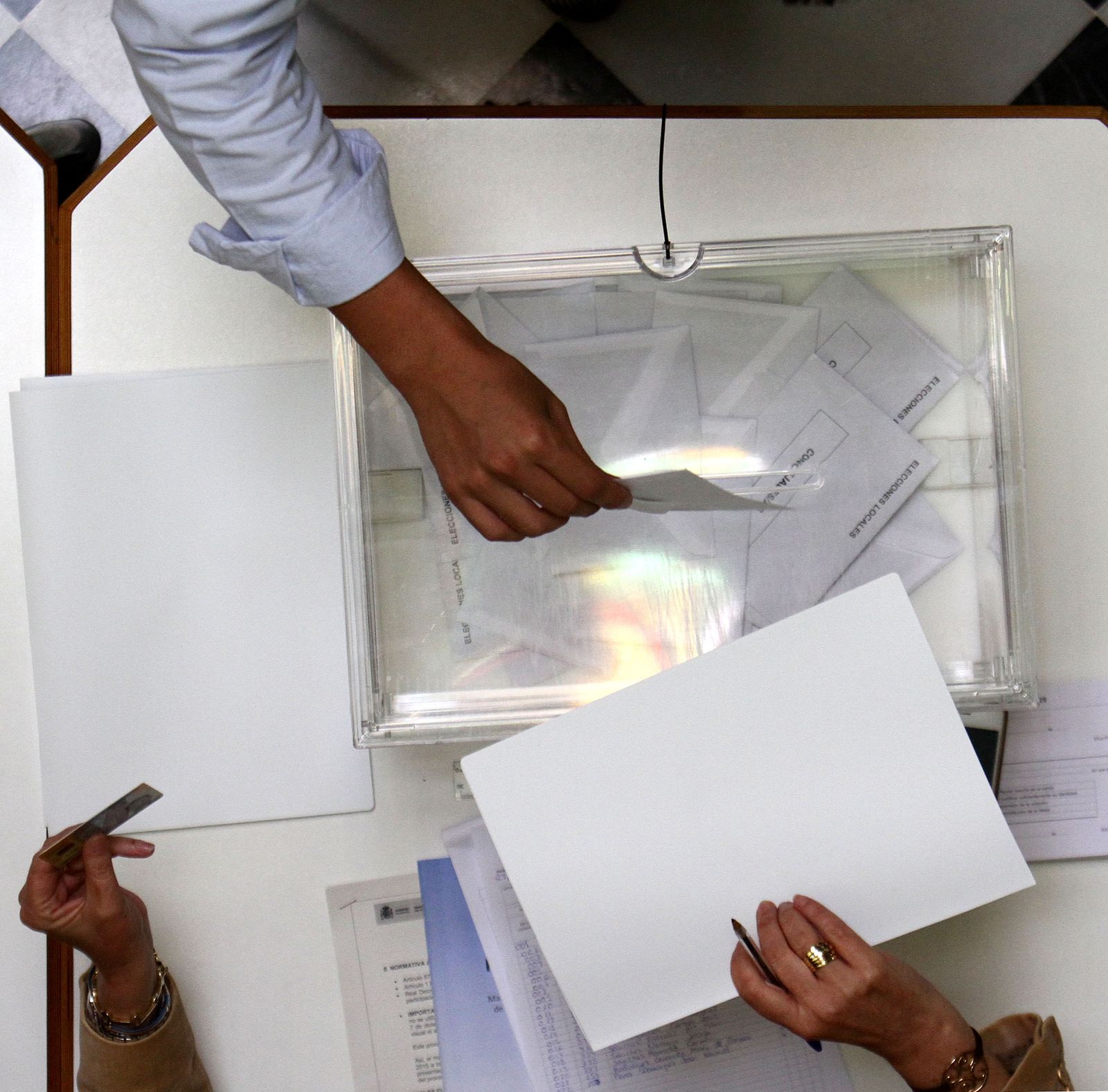 La evolución del voto en Huelva capital de los últimos comicios señala el camino hacia la Alcadía