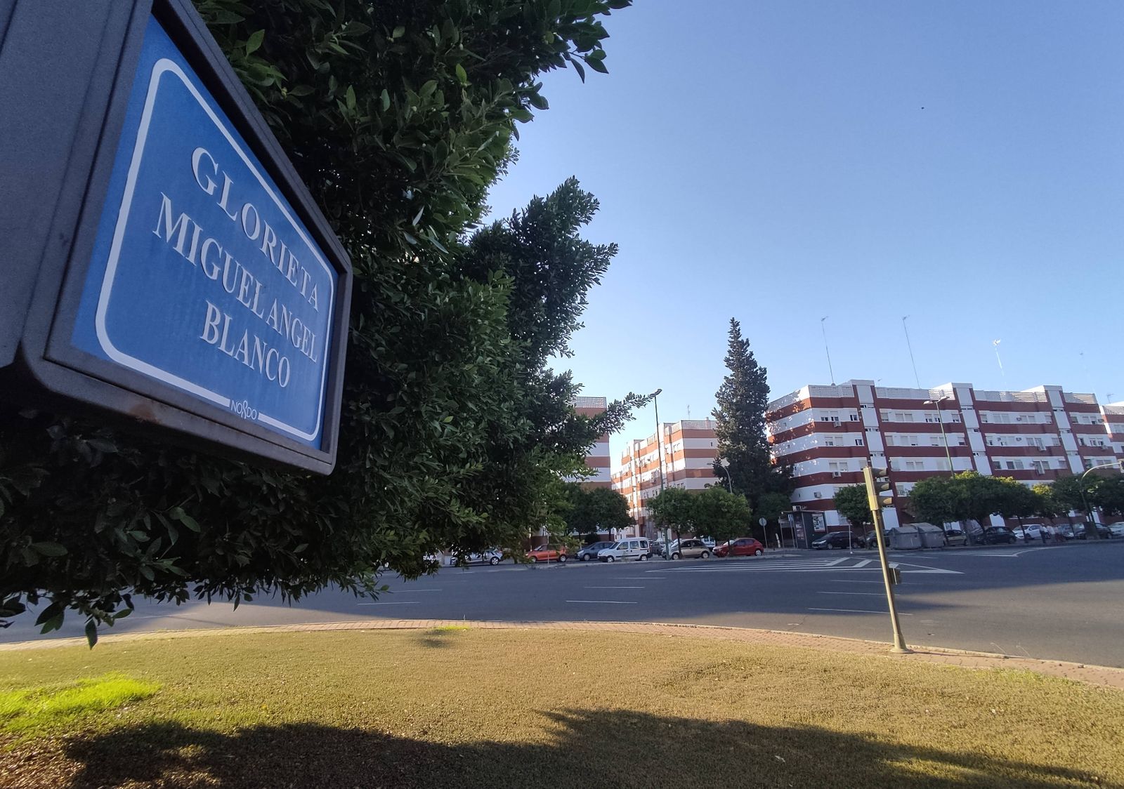 La glorieta de Sevilla que lleva el nombre de Miguel Ángel Blanco.