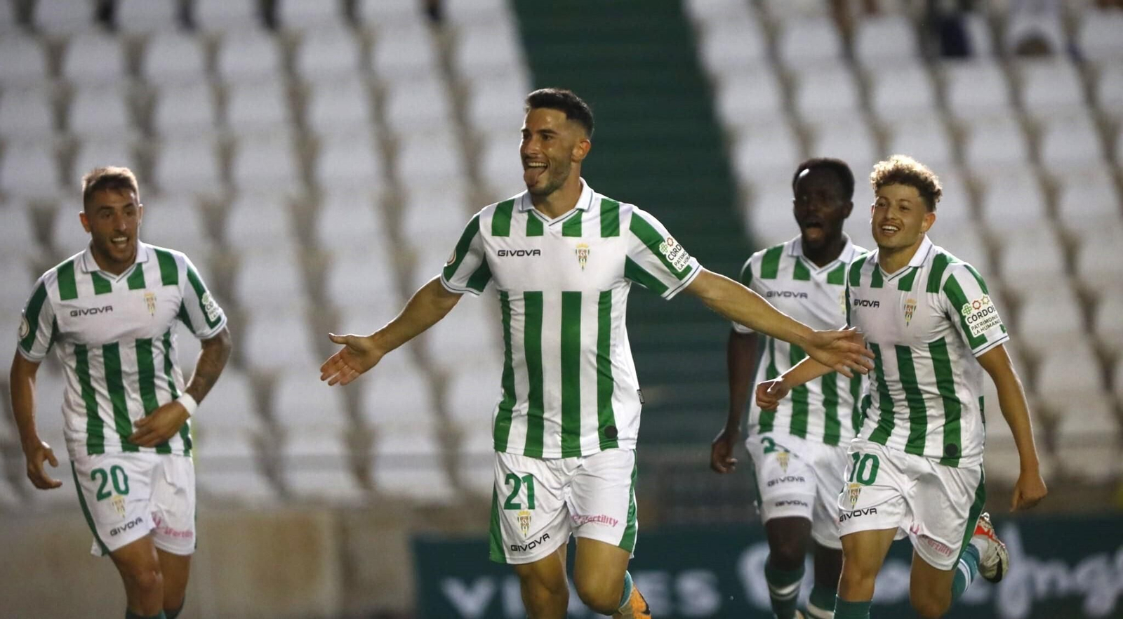 Albarrán celebra el gol que abrió el triunfo del Córdoba CF ante el Recreativo Granada. Albarrán celebra el gol que abrió el triunfo del Córdoba CF ante el Recreativo Granada.