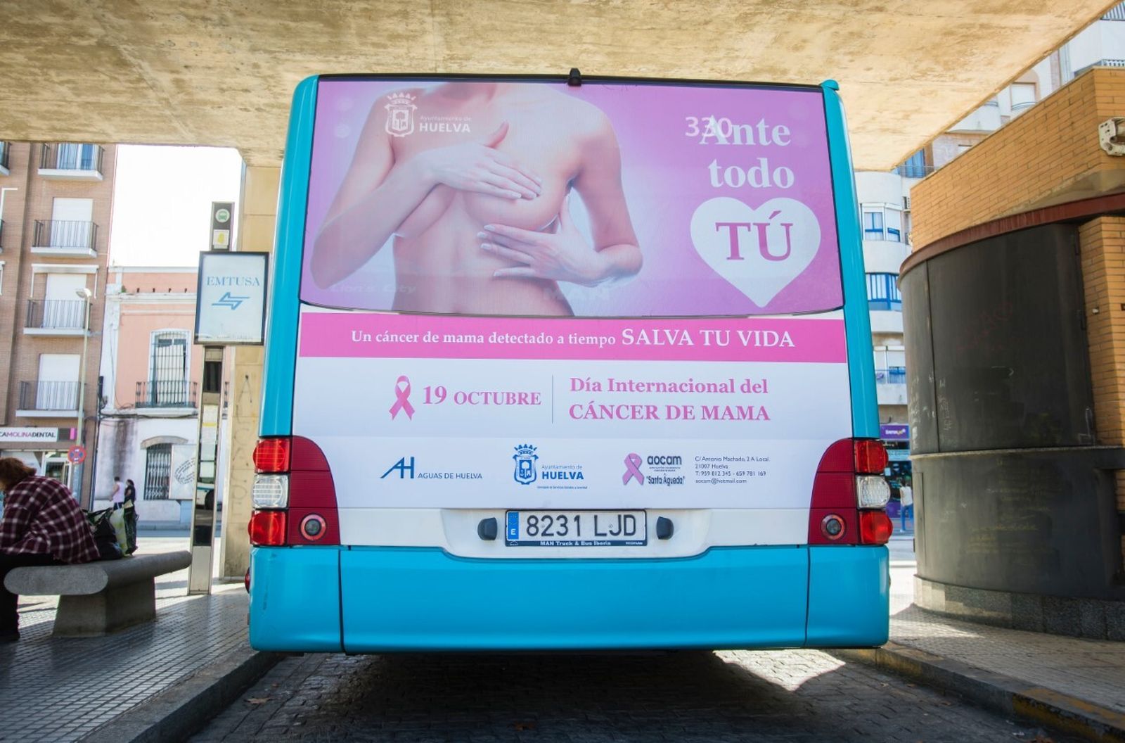 Uno de los autobuses que forma parte de la campaña informativa.