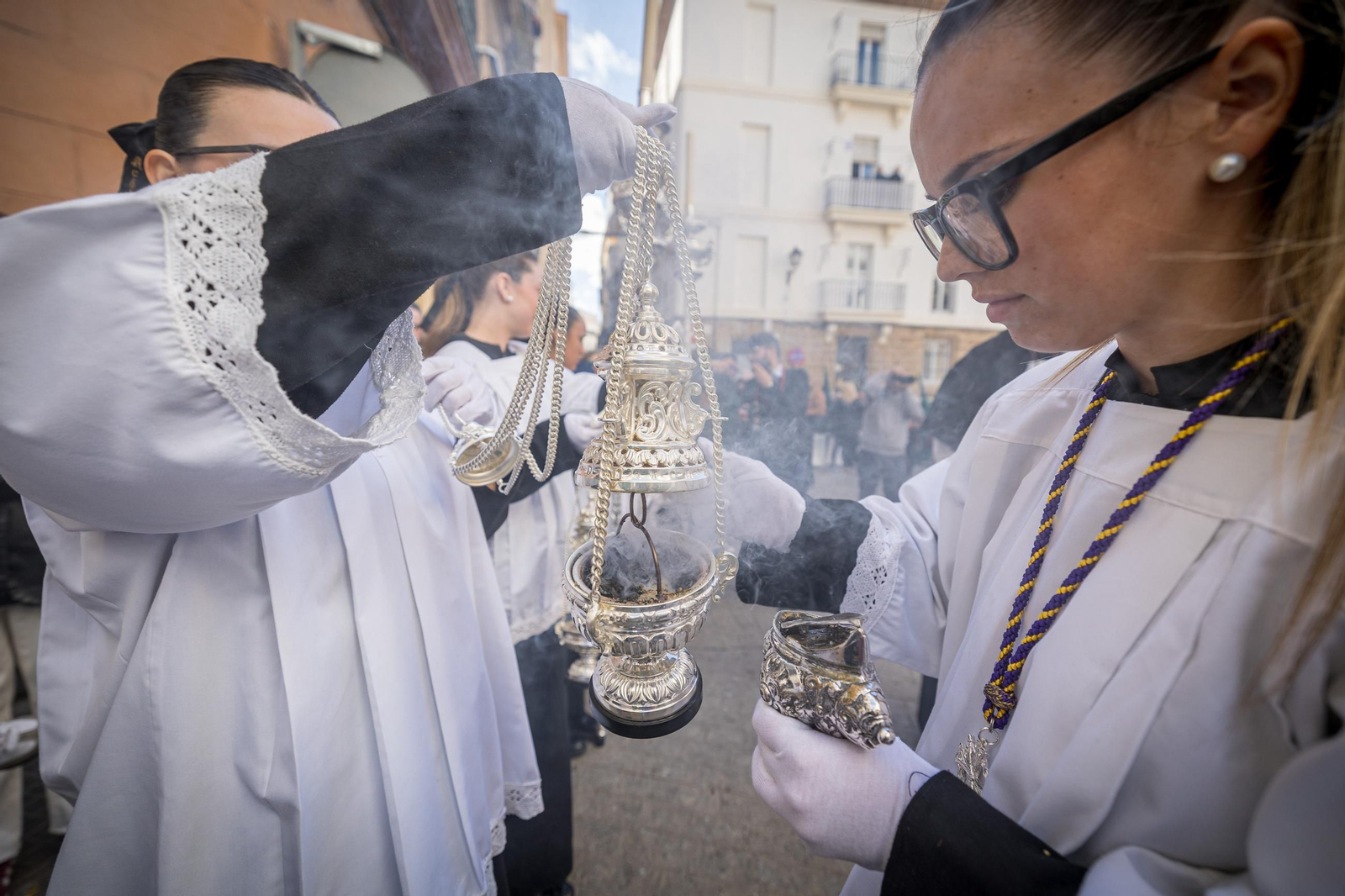 Imágenes de la salida de Cigarreras en la Semana Santa de Cádiz 2025