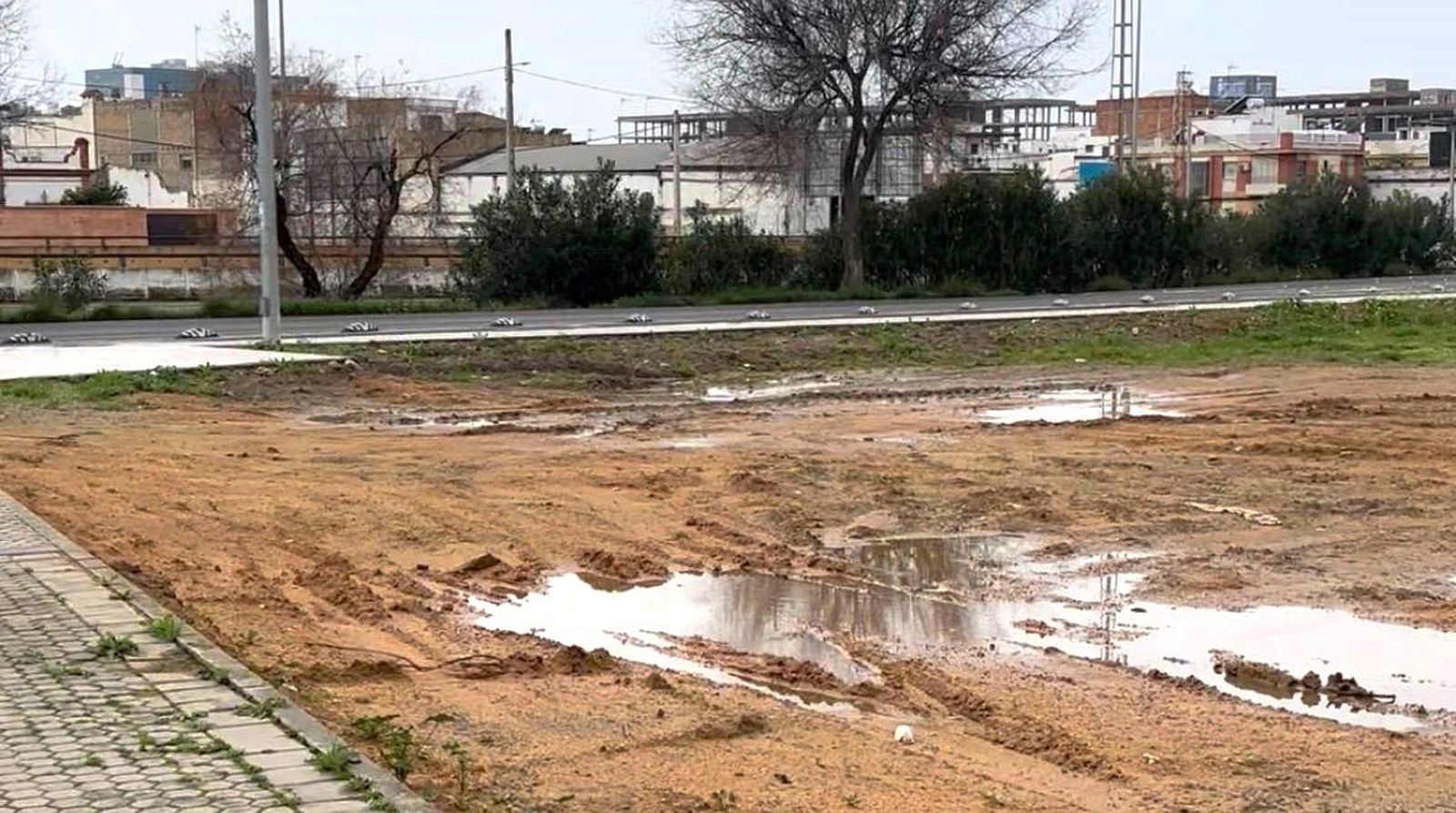 El solar en Torreblanca que debía acoger el aparcamiento