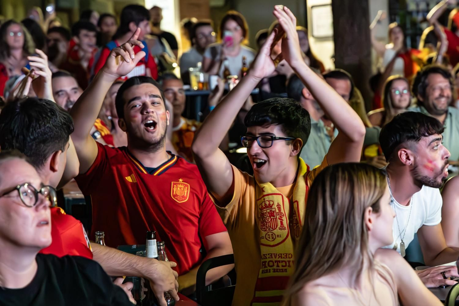 La euforia jiennense por la victoria de España, imágenes