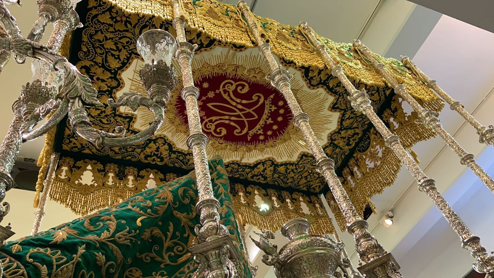 Nuevo palio de Nuestra Señora de Gracia y Esperanza.