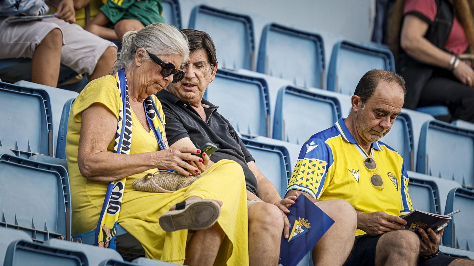 Búscate entre las fotos del partido de fútbol Cádiz CF - CD Tenerife de la Liga Hypermotion