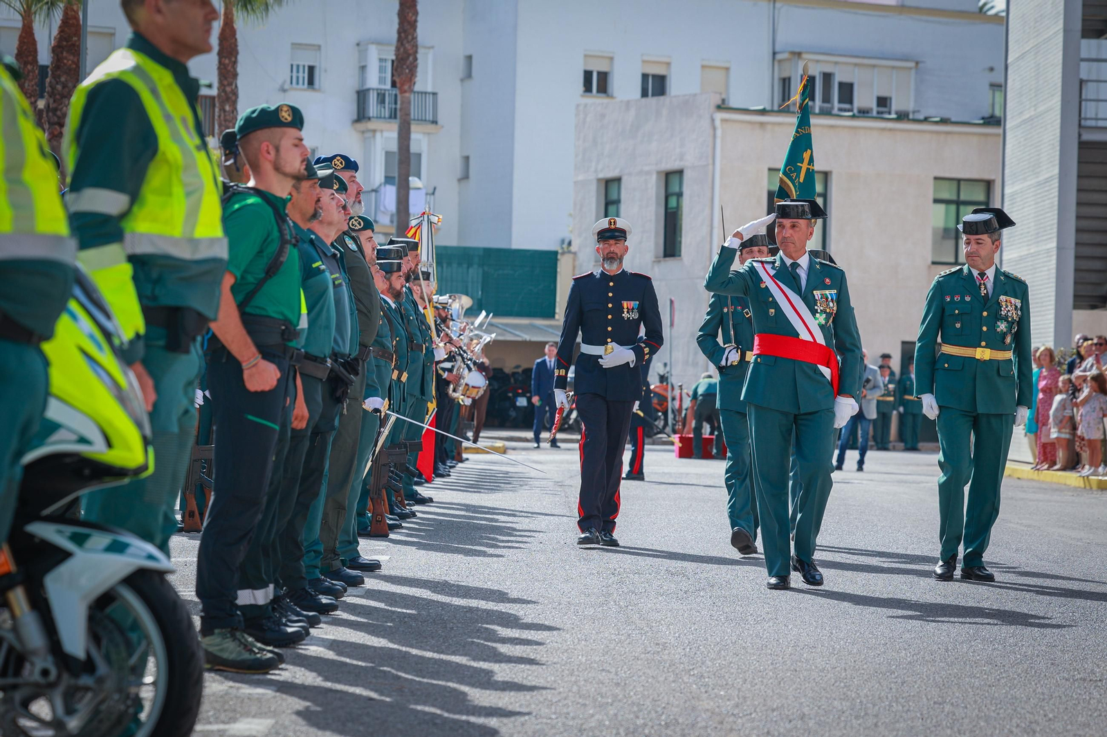 Las imágenes de los actos del Día del Pilar de la Guardia Civil de Cádiz