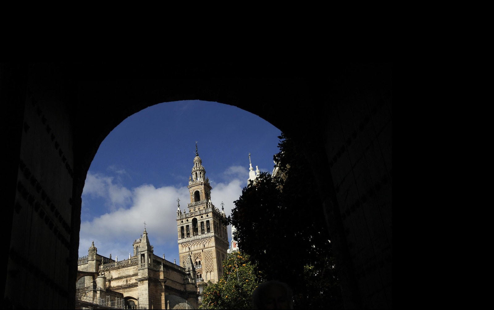 Las medidas de protección en el campanario son evidentes.