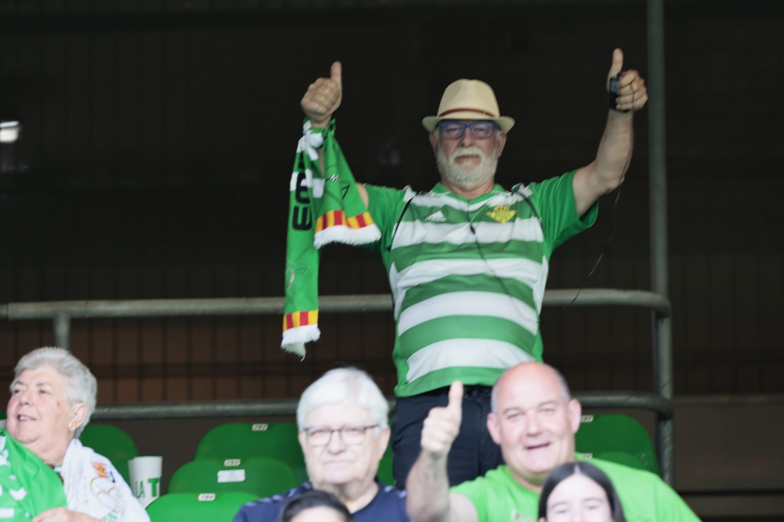 Buscáte en las gradas del Villamarín