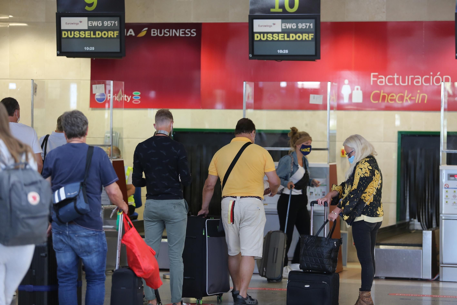 Llegada del primer vuelo internacional procedente de Alemania al aeropuerto de Jerez