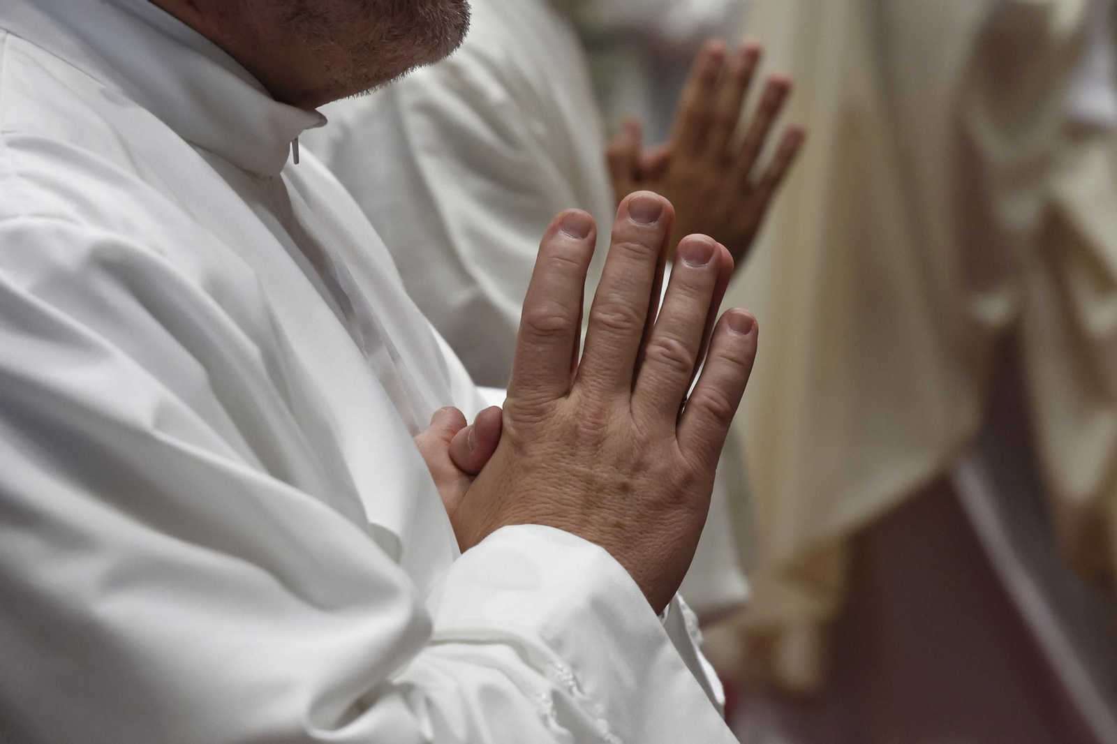 La ordenación de seis nuevos diáconos, entre ellos el Hermano Pablo, secretario del Cardenal Amigo
