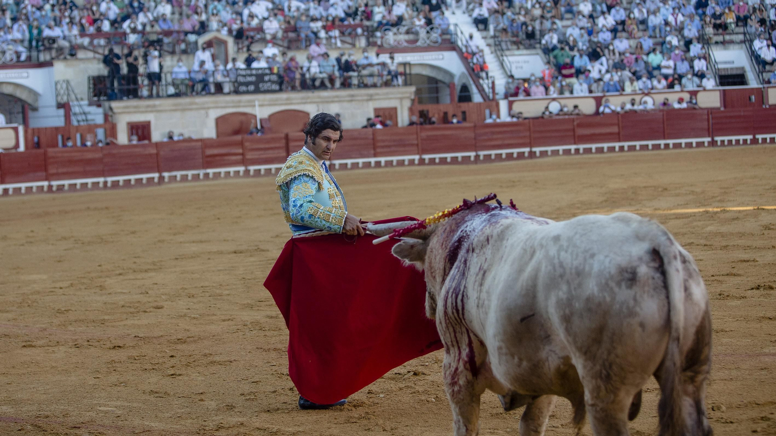 La corrida de toros en el Puerto de Santa María, con Morante de Puebla en solitario, en imágenes.