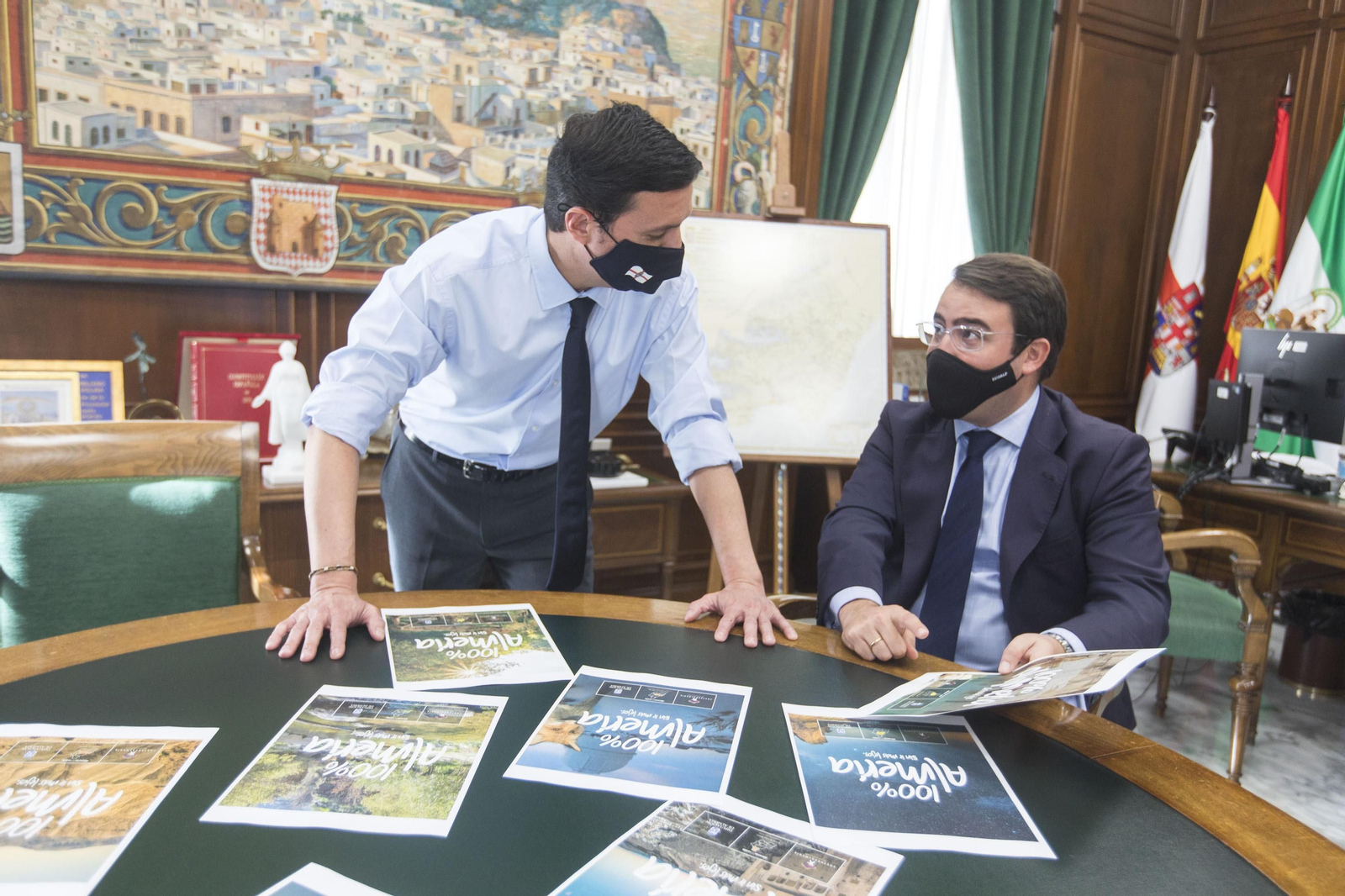 El presidente y Fernando Giménez repasan la nueva campaña.