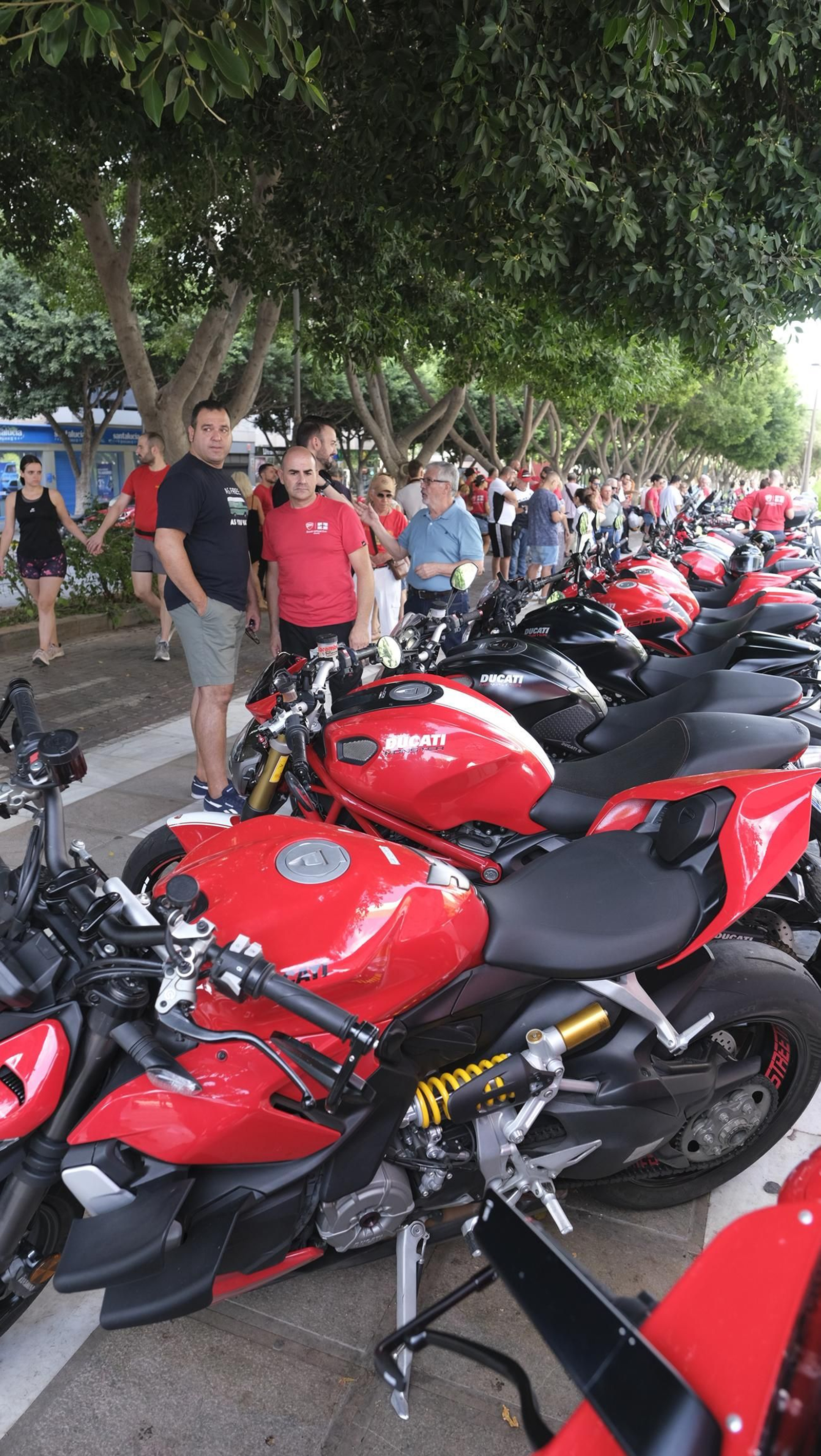 Exposición de motos antiguas y Ducatis en la Feria de Almería 2025, en imágenes