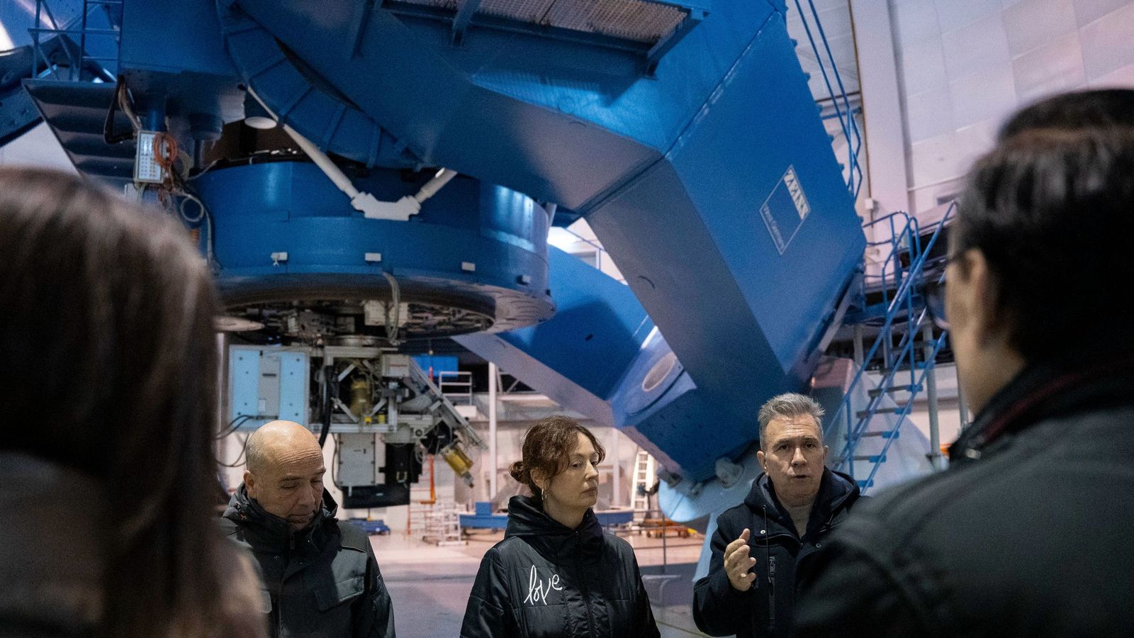Momento de la visita a Calar Alto del consejero de Innovación.