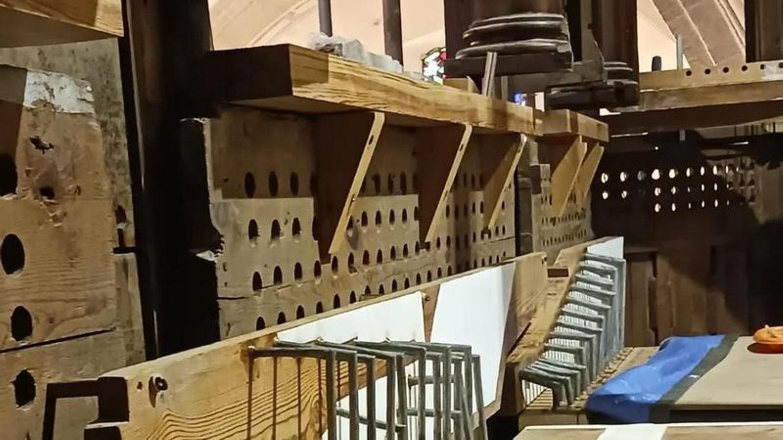 Los trabajos de restauración en el órgano.