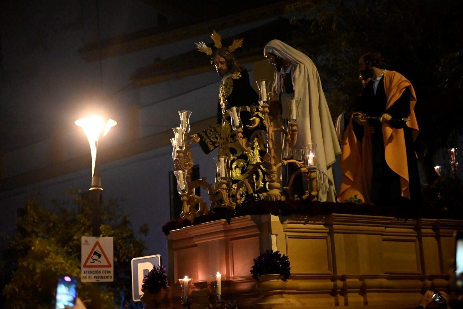 El Señor de la Salud da luz al Jueves de Pasión en Córdoba, en imágenes