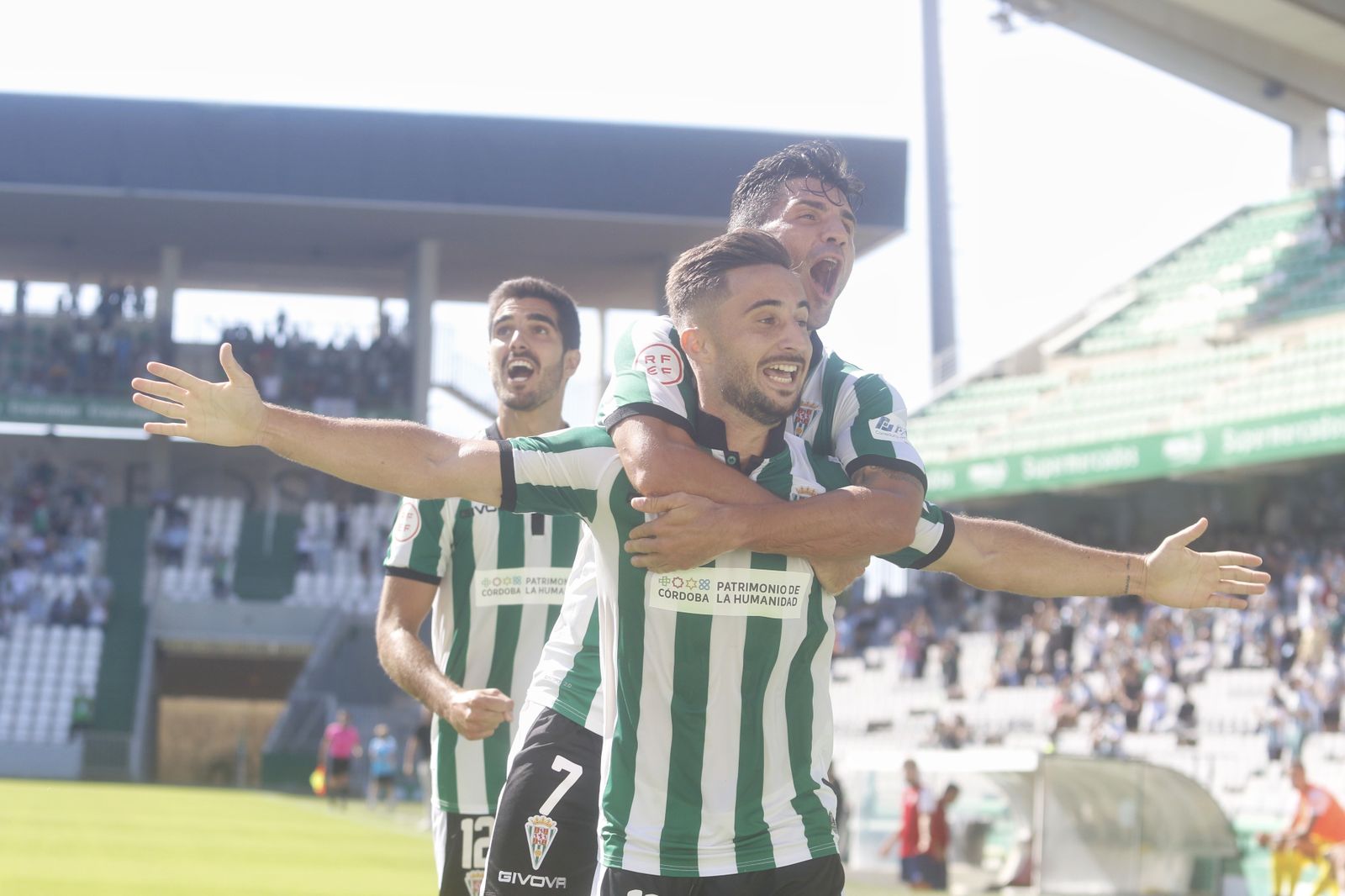 Omar Perdomo celebra un gol durante un partido de esta temporada.
