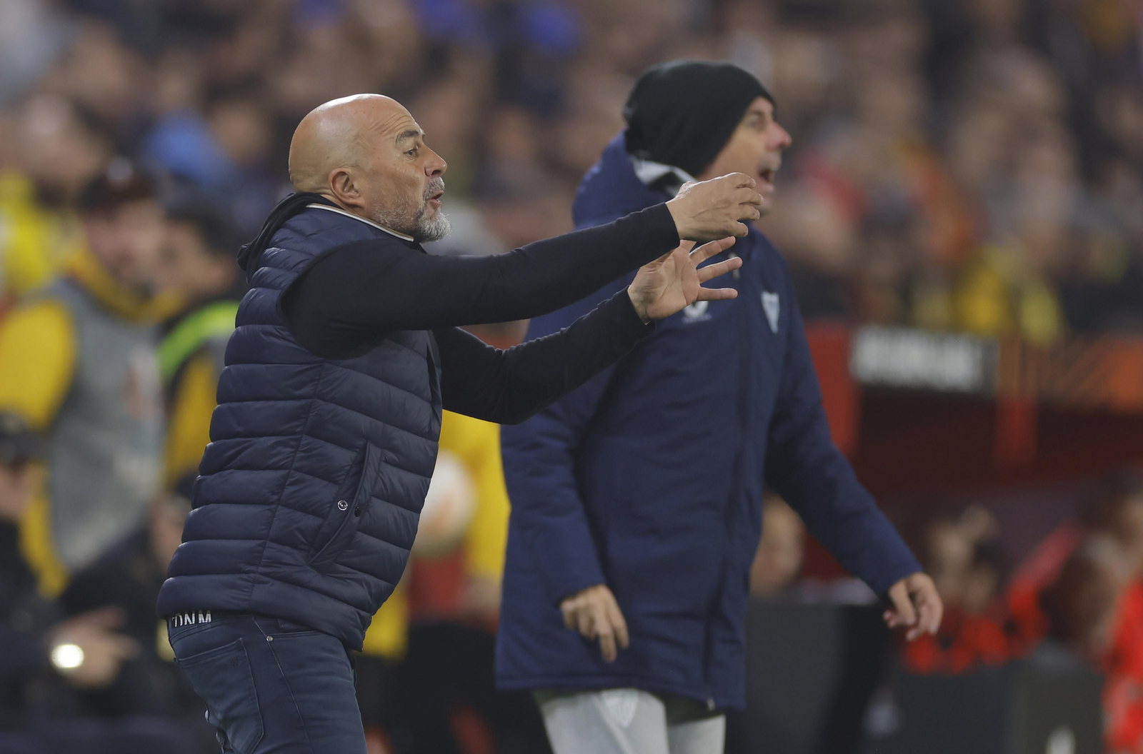 Jorge Sampaoli, expresivo en el área técnica.