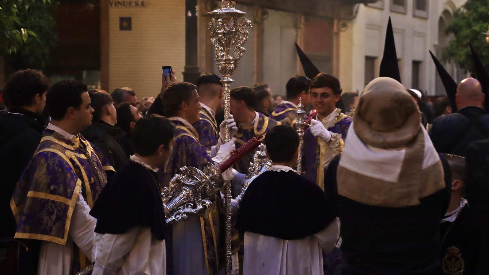 La Madrugá por la Carrera Oficial en la Semana Santa de Sevilla 2025
