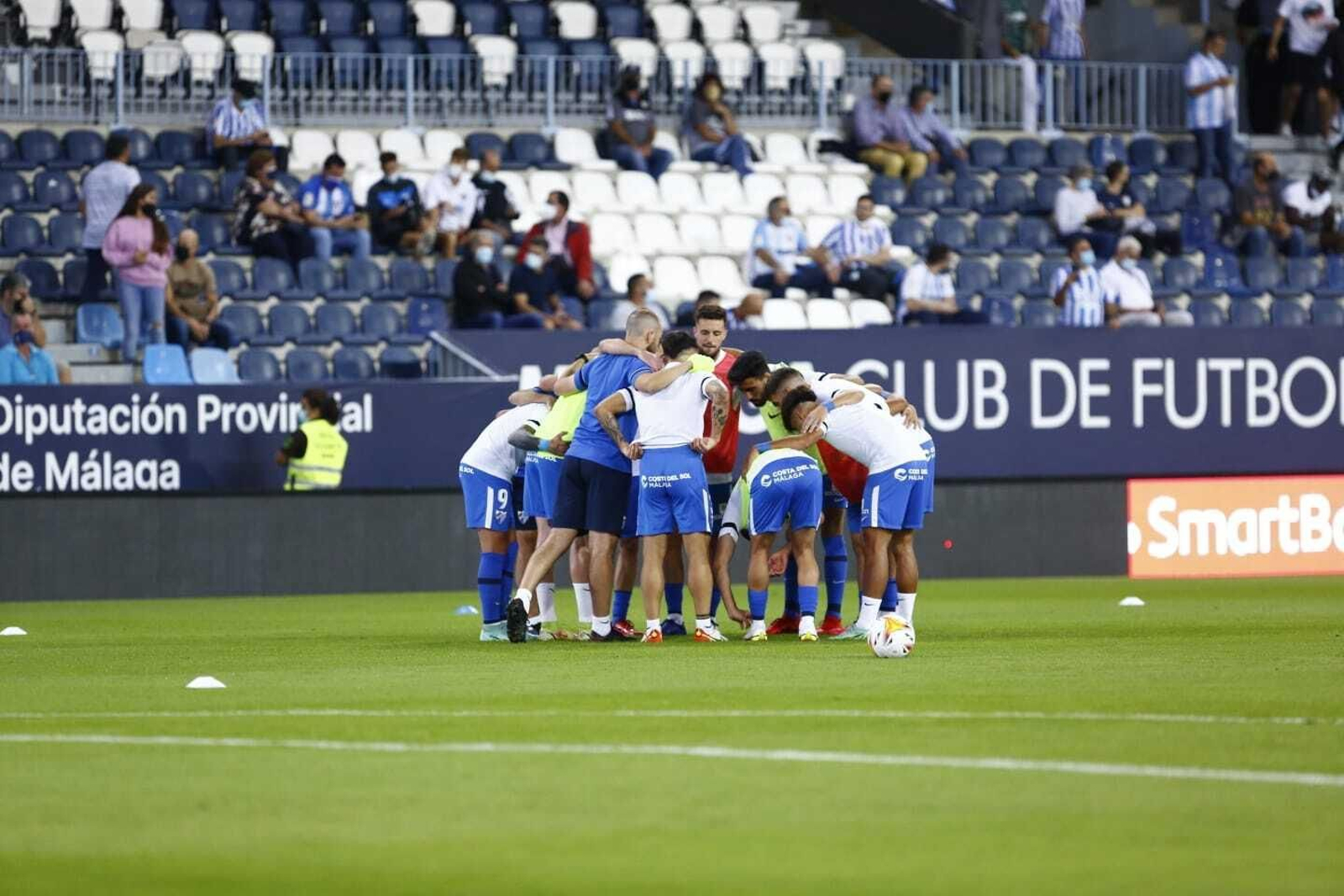 El equipo, calentando.