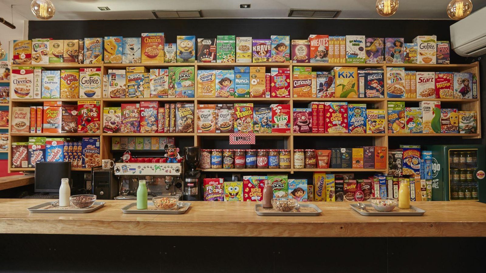 Al entrar en una cafetería de cereales nos asalta una cantidad brutal de color y buen rollo.