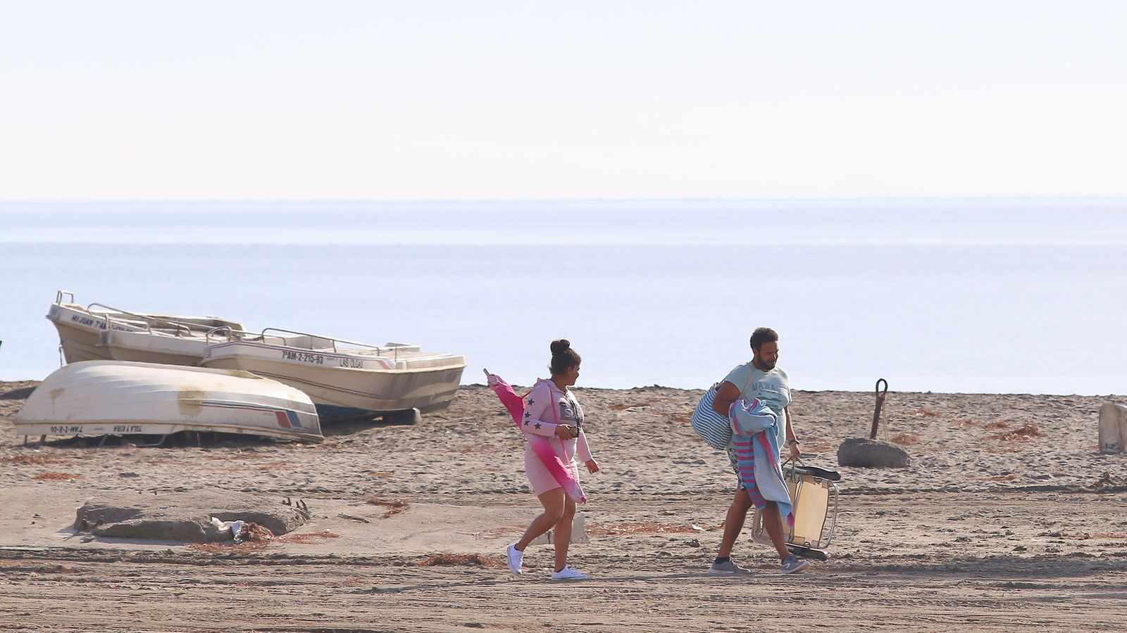 Llegada a la playa con todo lo imprescindible.