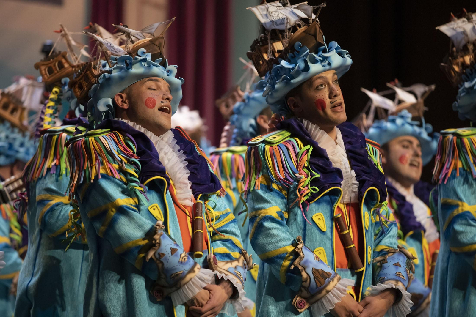 Imágenes de la actuación de la comparsa de Huelva 'La habitación de los sueños' en el Carnaval Colombino