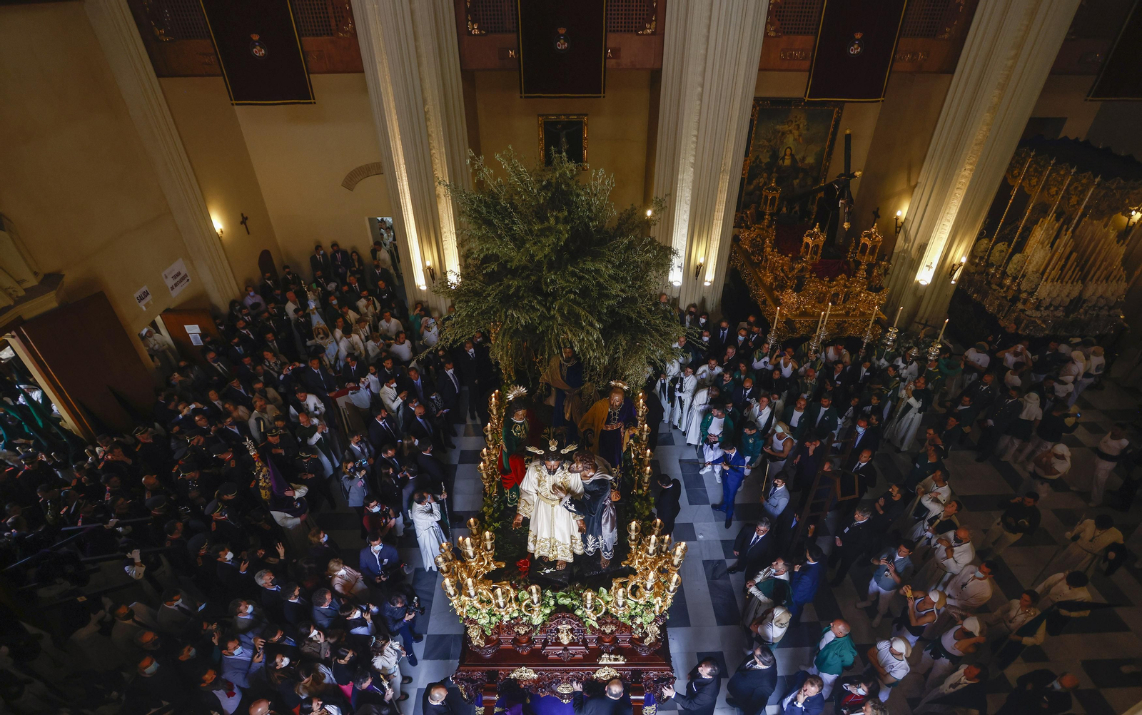 El misterio del Señor de la Redención, antes de salir del templo de los Gitanos.