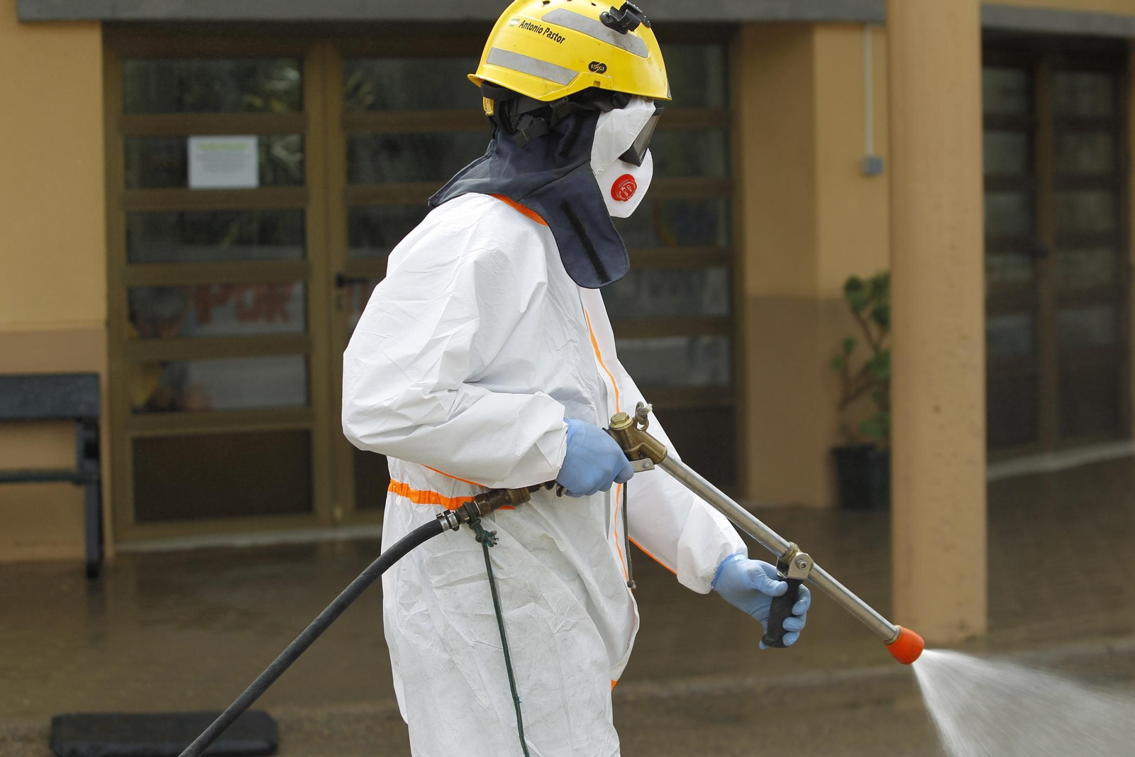 Fotogalería actuación INFOCA y UME por el coronavirus en Almería. Covid-19
