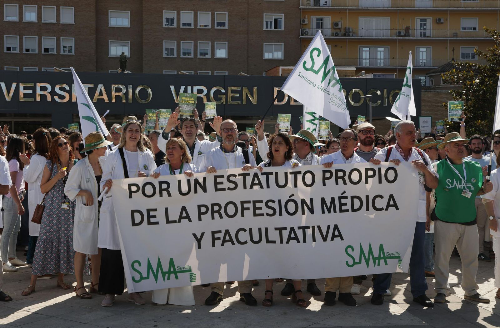 Las imágenes de la manifestación de los médicos sevillanos contra el nuevo estatuto