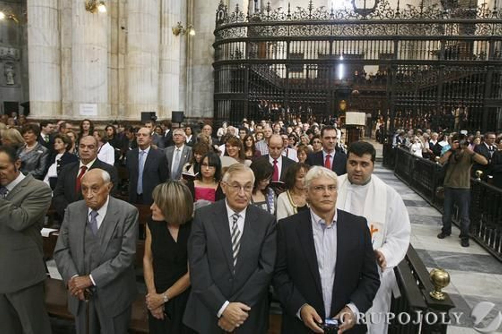 Imágenes de la toma de posesión del nuevo obispo de Cádiz y Ceuta, Rafael Zornoza Boy, en la Catedral de Cádiz.

Foto: Lourdes de Vicente - Joaquin Pino