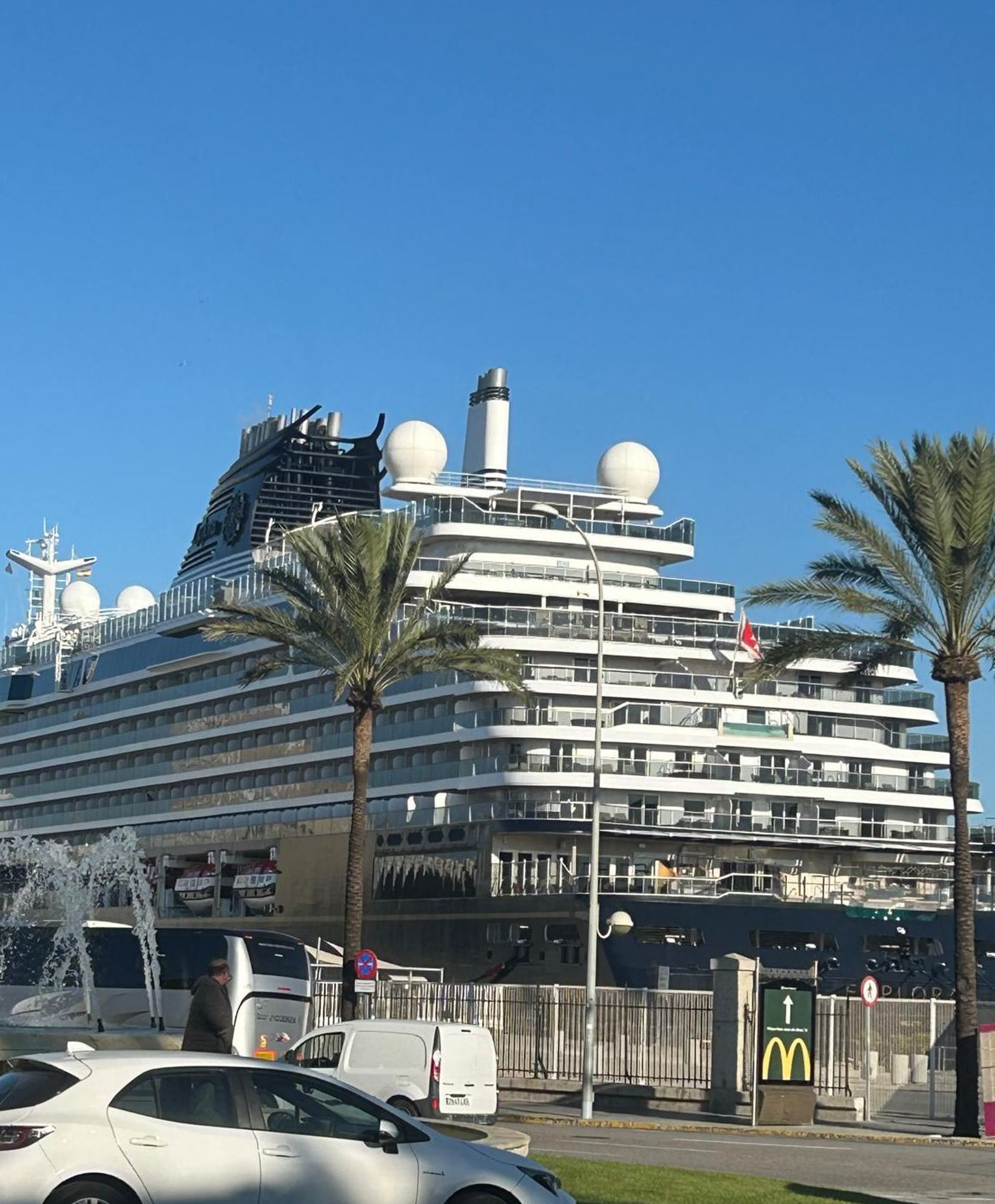El Explora I permanecerá hasta la tarde de este martes en el Muelle Ciudad del puerto de Cádiz