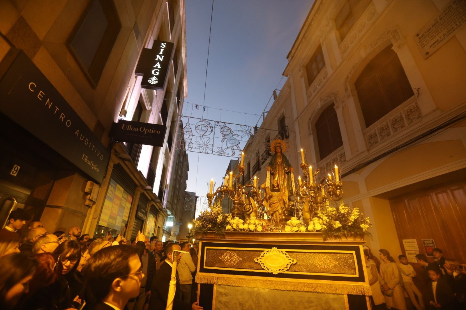La procesión de la Virgen de la Milagrosa de Córdoba, en imágenes