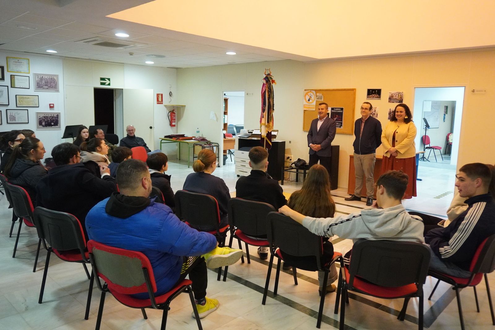 Salvador Hernández y Ana María Caparrós con David Sánchez Uribe.