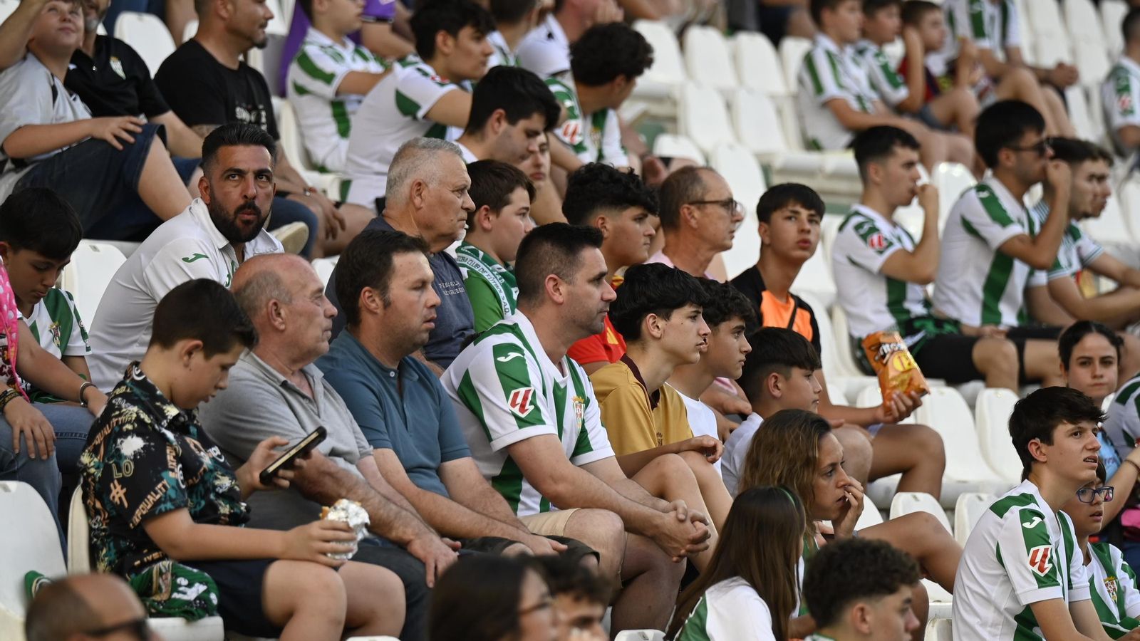 Las mejores fotos del ambiente en El Arcángel para el Córdoba CF - Albacete