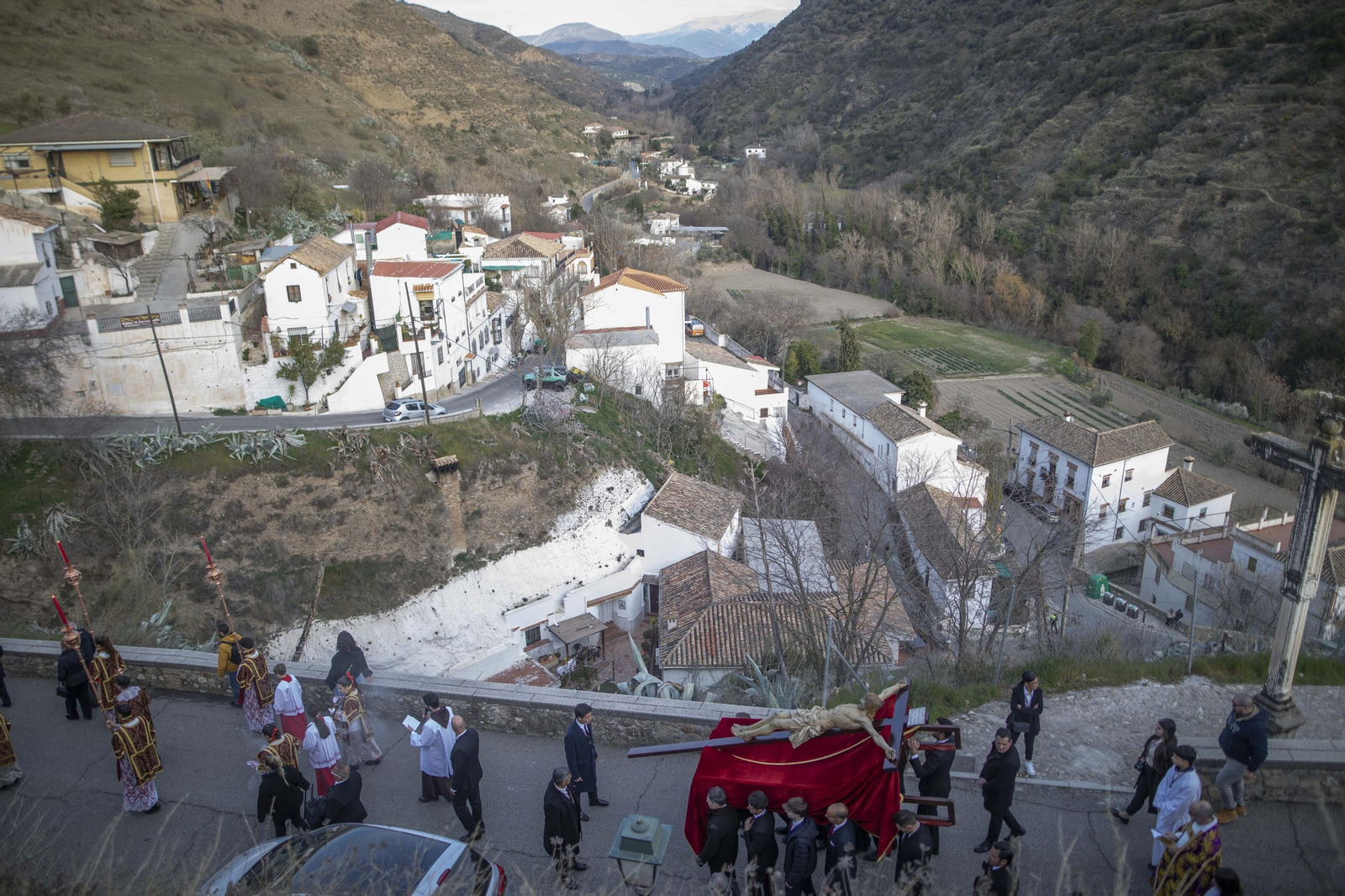 El vía crucis con el el Cristo de los Gitanos, en imágenes