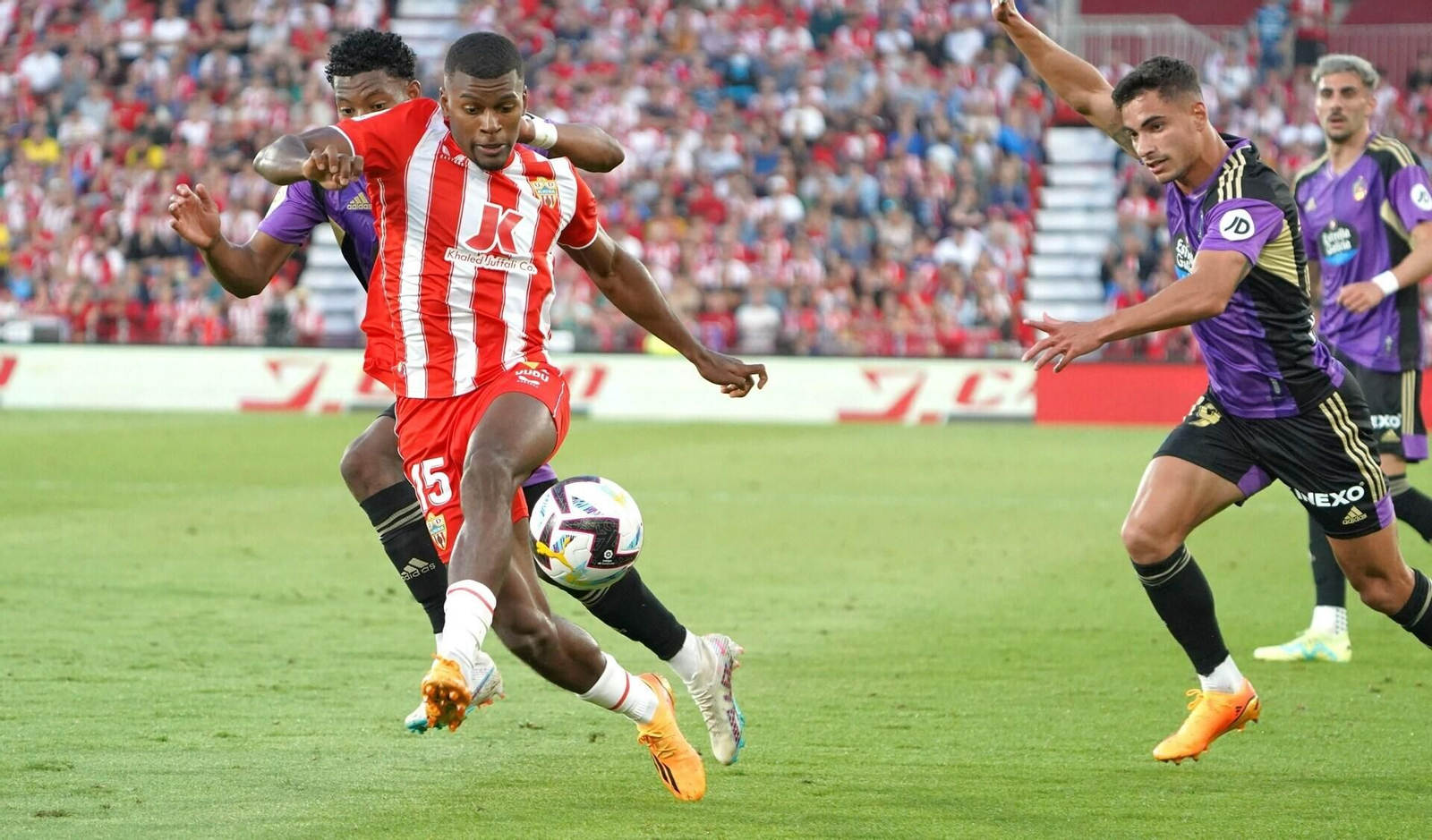 Akieme se convirtió en centenario ante el Valladolid Akieme se convirtió en centenario ante el Valladolid