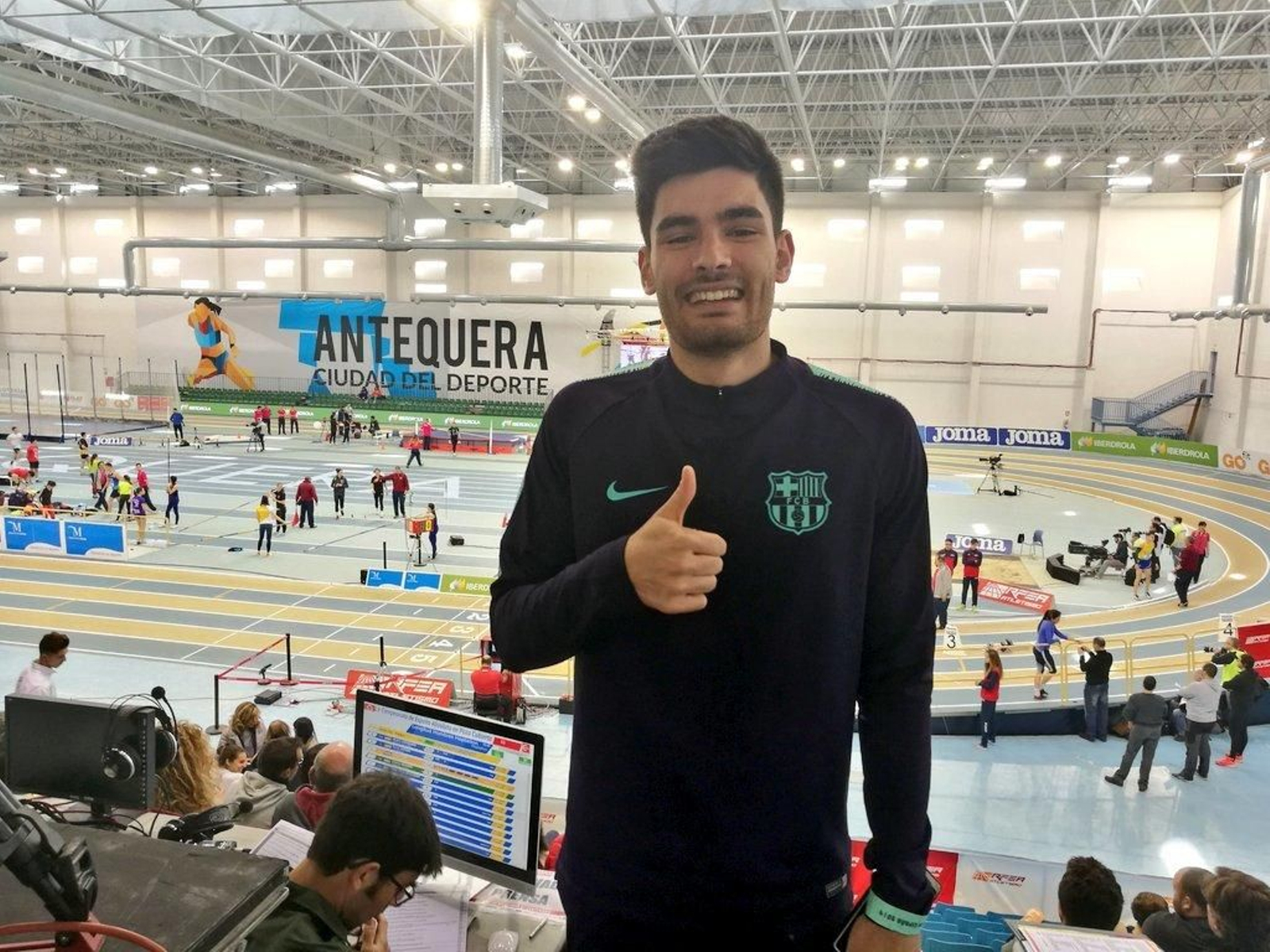 Héctor Santos, con gesto de aprobación, en Antequera.